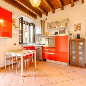Appartamento Guest Planet - Rosso - Navigli Area, Milano